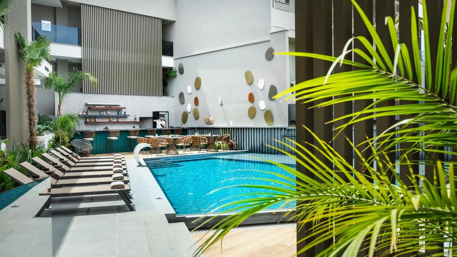 Luuks Luxury Accommodation Hanioti Aparthotel